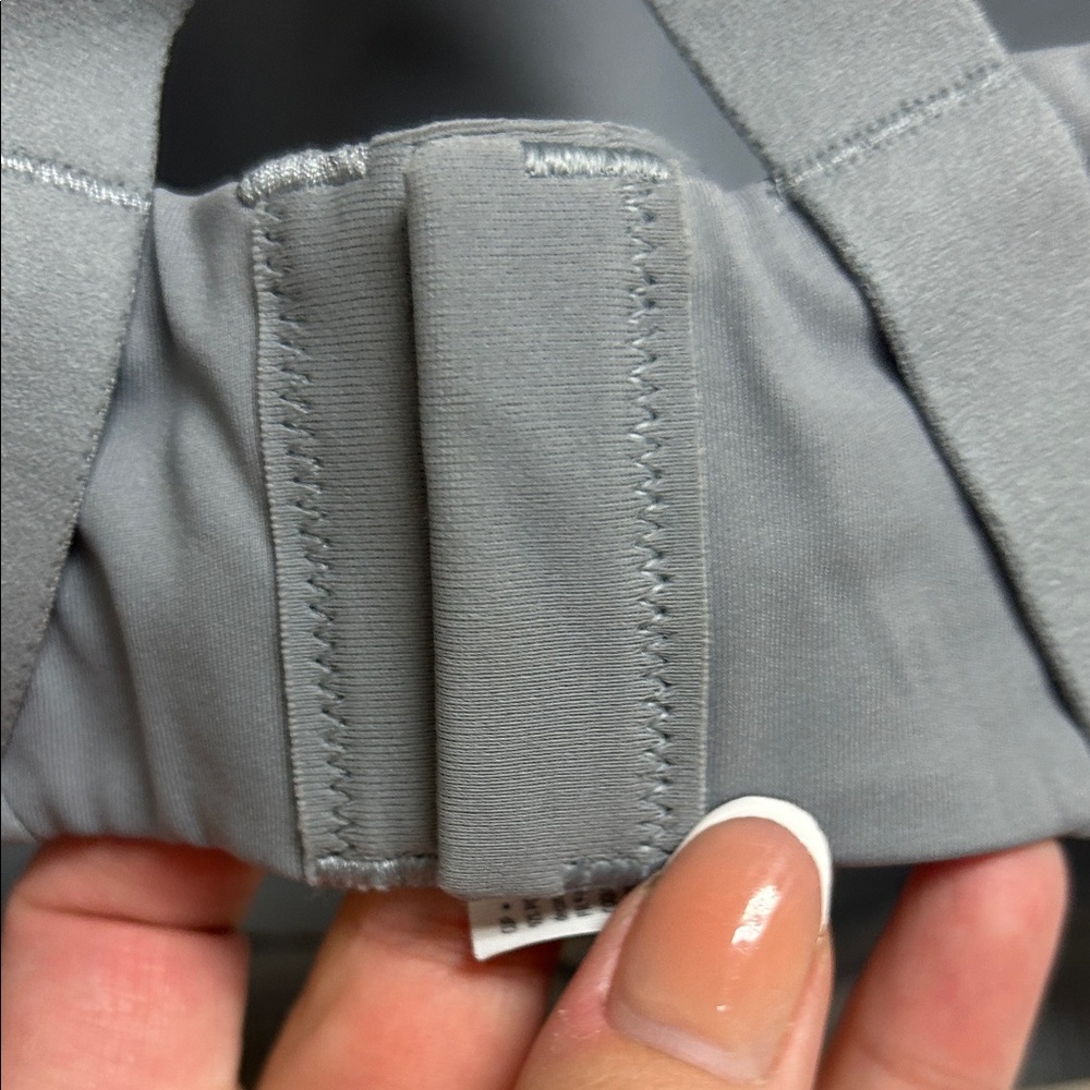 Lululemon 35DDD Gray Cross-Back Sports Bra - Picture 5 of 6